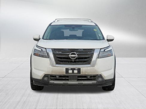 Certified 2024 Nissan Pathfinder SL image 2