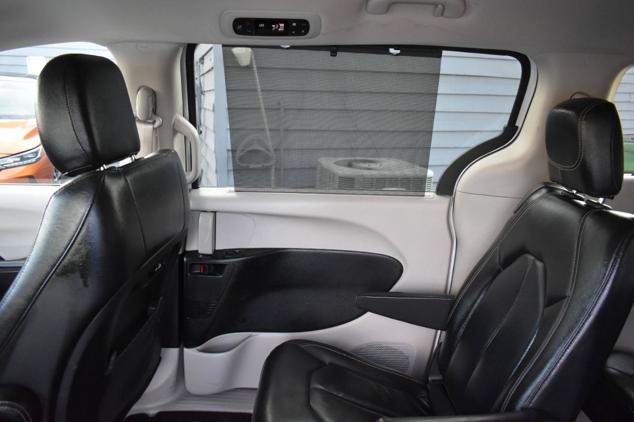 Used 2022 Chrysler Pacifica Touring-L FWD image 39
