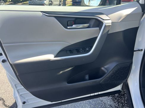 Used 2020 Toyota RAV4 XLE w/ XLE Grade Weather Package image 14