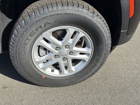 New 2025 Jeep Grand Cherokee Laredo w/ Luxury Tech Group I image 11