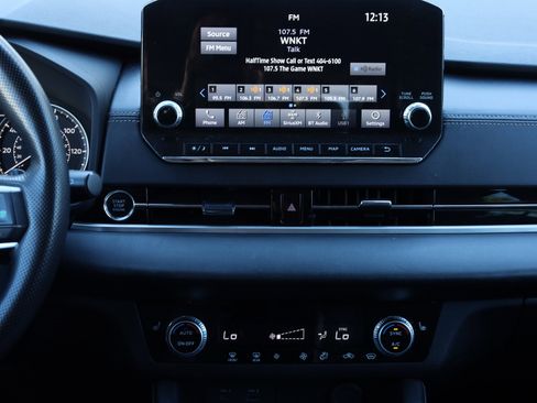 Used 2023 Mitsubishi Outlander SE image 9