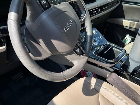 Used 2022 Lincoln Nautilus AWD w/ Premium Package image 4