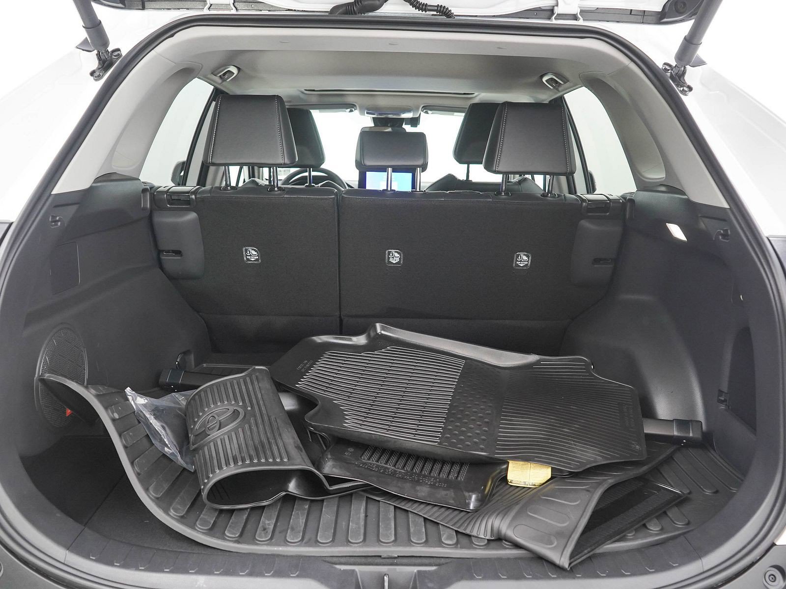Used 2025 Toyota RAV4 XLE Premium w/ Weather Package AWD/4WD image 9