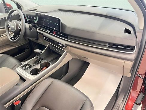Used 2025 Kia Carnival EX image 12