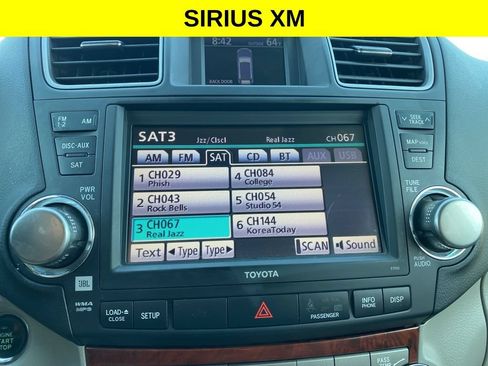 Used 2011 Toyota Highlander Limited w/ Tow Pkg AWD/4WD image 10