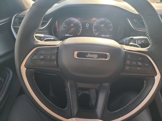 Used 2024 Jeep Grand Cherokee Laredo X w/ Luxury Tech Group I AWD/4WD image 13
