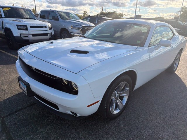 Used 2016 Dodge Challenger SXT RWD image 2