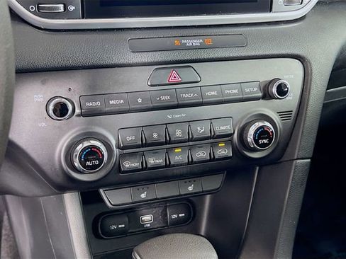 Used 2022 Kia Sportage LX w/ LX FWD Value Edition Package image 16