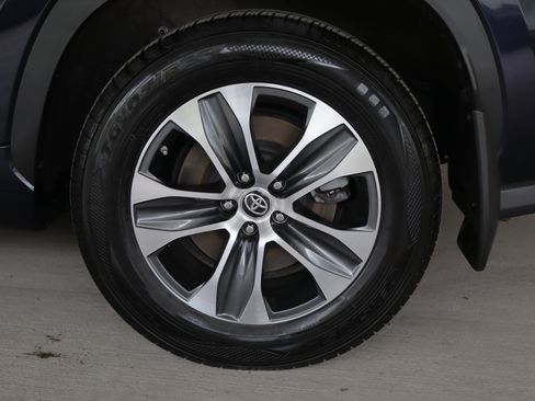 Used 2023 Toyota Highlander XLE AWD/4WD image 31
