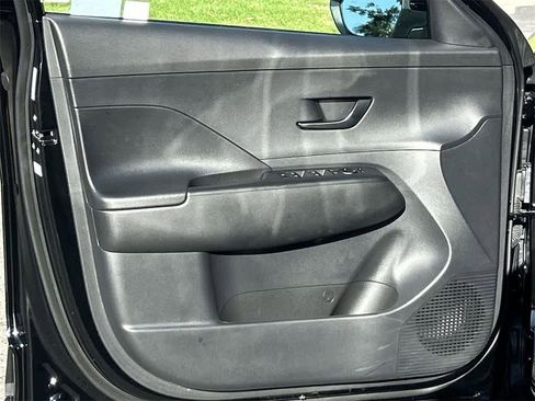 Certified 2025 Hyundai Kona SEL image 31