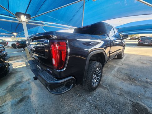 Used 2023 GMC Sierra 1500 AT4 w/ Technology Package AWD/4WD image 4