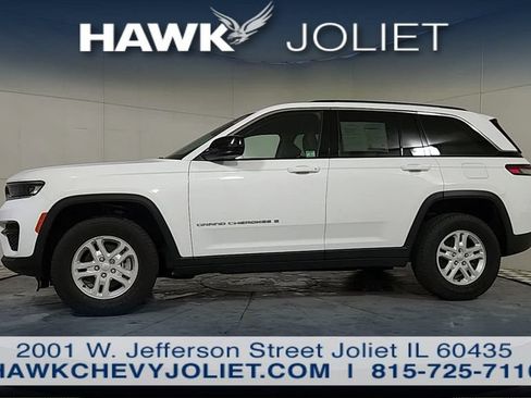 Used 2023 Jeep Grand Cherokee Laredo AWD/4WD image 4