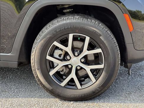 Used 2024 Jeep Grand Cherokee Limited AWD/4WD image 11