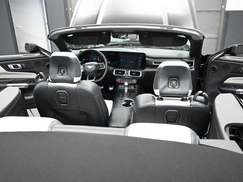 Used 2025 Ford Mustang Premium RWD image 15