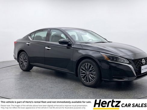 Used 2025 Nissan Altima 2.5 SV FWD image 1