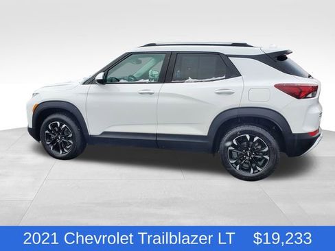 Certified 2021 Chevrolet TrailBlazer LT w/ Premium Seating Package image 2