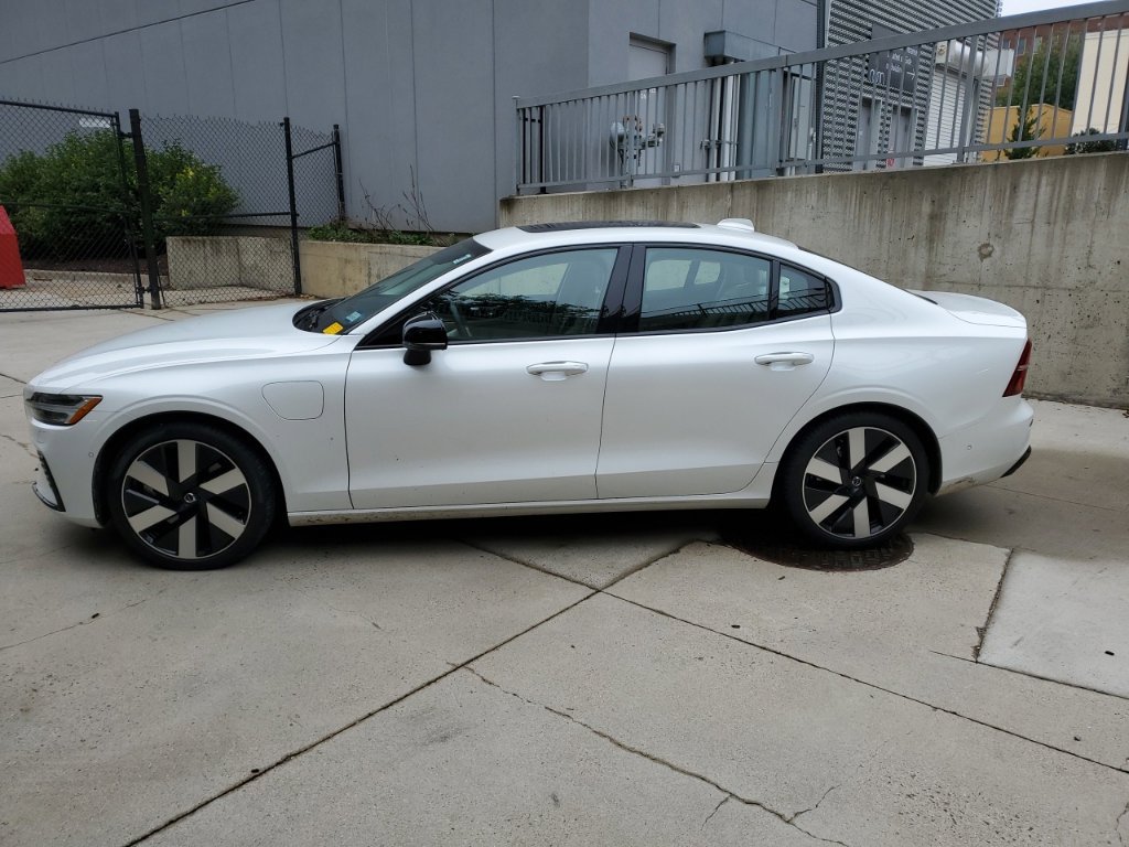 Used 2024 Volvo S60 T8 Plus w/ Climate Package AWD/4WD image 4