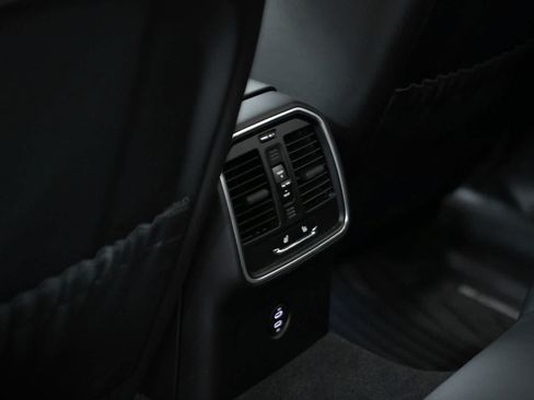 Certified 2026 Porsche Macan AWD/4WD image 36