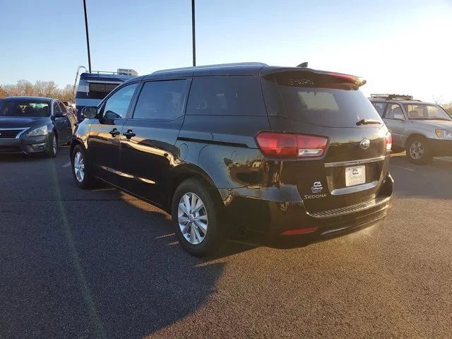 Used 2016 Kia Sedona LX w/ Option Group 020 FWD image 2