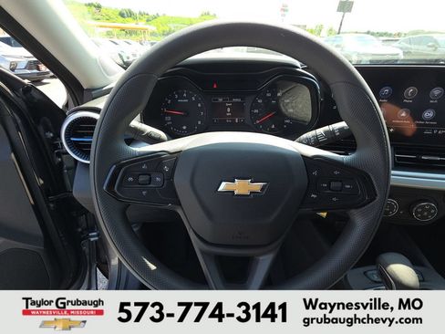 New 2026 Chevrolet Trax LS w/ LS Convenience Package FWD image 17