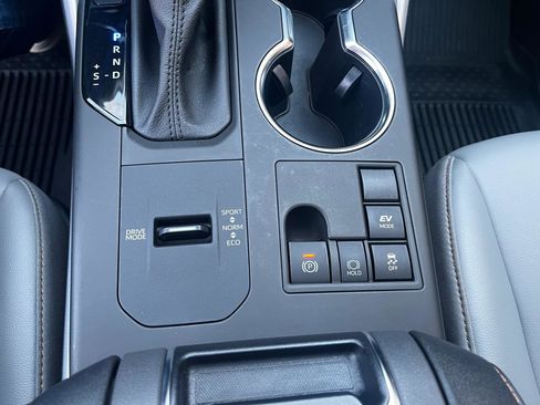 Used 2023 Toyota Highlander Bronze Edition image 24