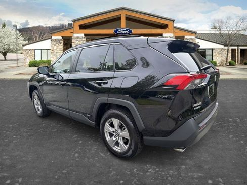 Used 2025 Toyota RAV4 XLE AWD/4WD image 6