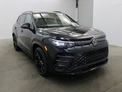 New 2026 Volkswagen Tiguan SE R-Line FWD image 6