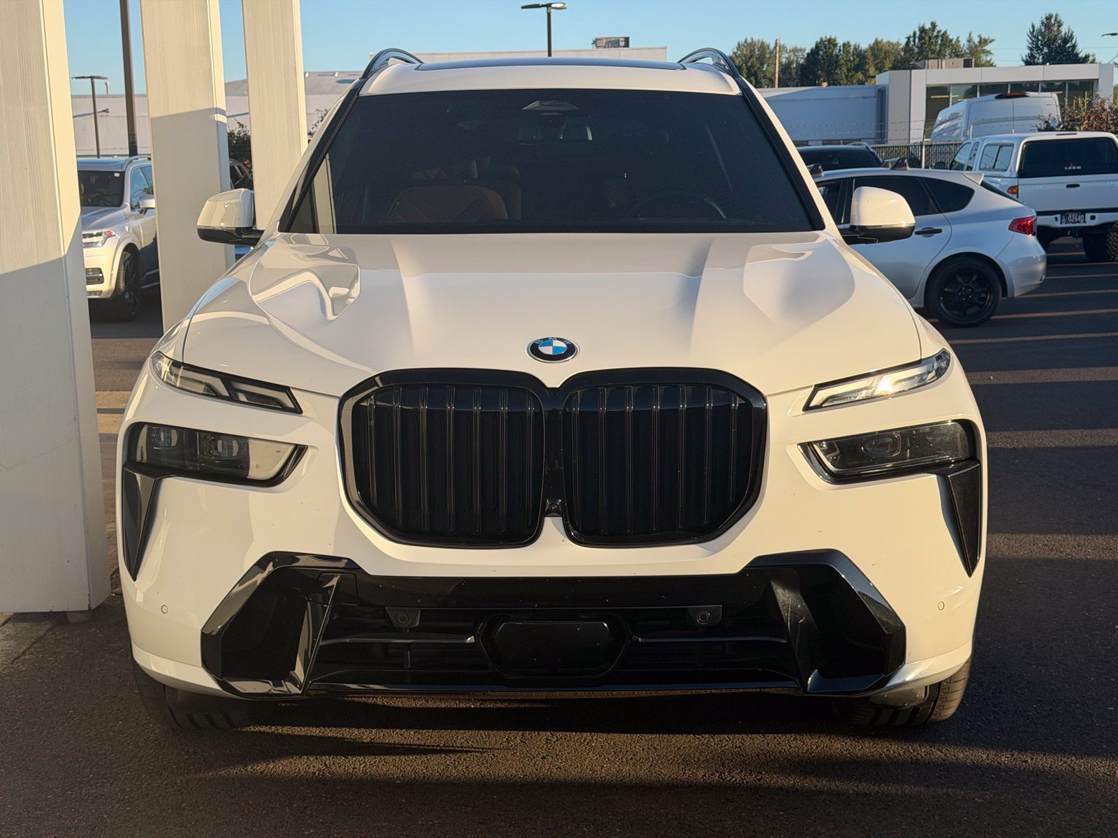 Used 2024 BMW X7 xDrive40i w/ M Sport Package AWD/4WD image 2