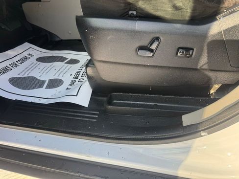 Used 2014 RAM C/V Tradesman image 32