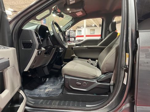Used 2019 Ford F350 XLT w/ XLT Premium Package image 10