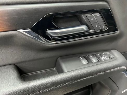 Used 2025 GMC Yukon XL Denali image 25