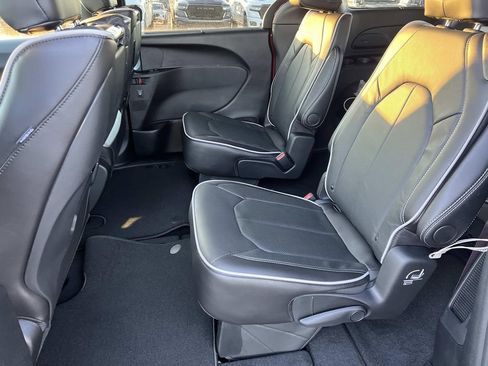 New 2026 Chrysler Pacifica Limited w/ Uconnect Theater Family Group AWD/4WD image 8