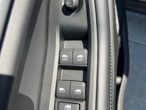 Certified 2025 Jeep Grand Cherokee Limited AWD/4WD image 18