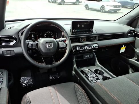Certified 2025 Honda Pilot Sport image 5