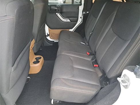 Used 2015 Jeep Wrangler Unlimited Sahara w/ Connectivity Group image 11