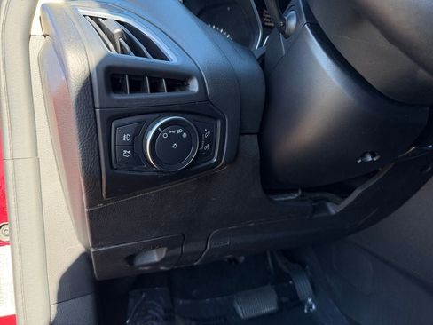Used 2017 Ford Focus Titanium w/ Titanium Technology Package FWD image 19