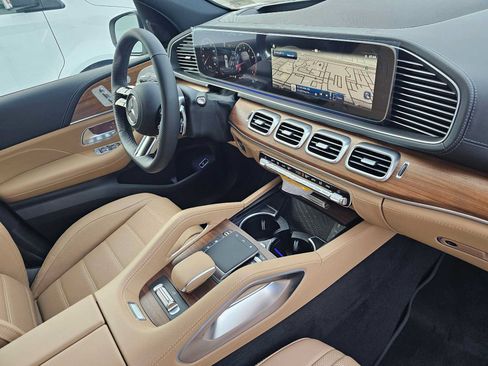 New 2026 Mercedes-Benz GLS 580 4MATIC image 11