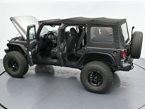 Used 2017 Jeep Wrangler Unlimited Rubicon w/ Connectivity Group AWD/4WD image 32