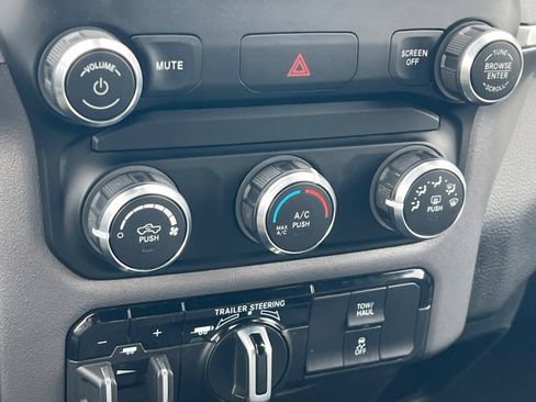 Used 2021 RAM 1500 Big Horn image 16