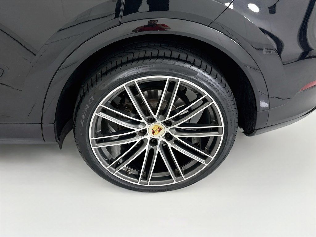 Certified 2023 Porsche Cayenne AWD/4WD image 31