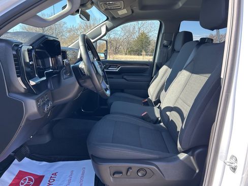 Used 2025 Chevrolet Silverado 2500 LT w/ Convenience Package image 11