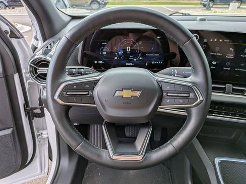 Used 2025 Chevrolet Equinox LT FWD image 17