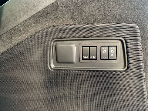 Used 2024 Cadillac Escalade Sport Platinum w/ LPO, ONYX Package AWD/4WD image 7