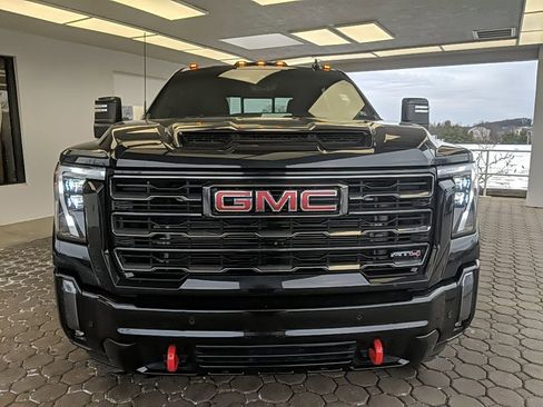 Used 2024 GMC Sierra 2500 AT4 w/ Technology Package image 2