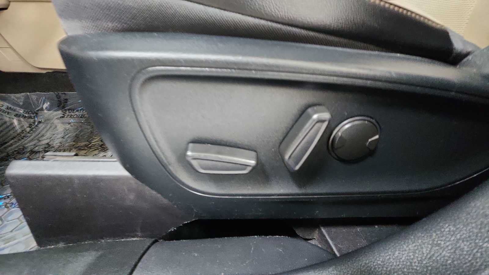 Used 2020 Ford Escape Titanium AWD/4WD image 14