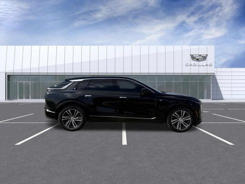 Certified 2024 Cadillac Lyriq Luxury AWD/4WD image 2