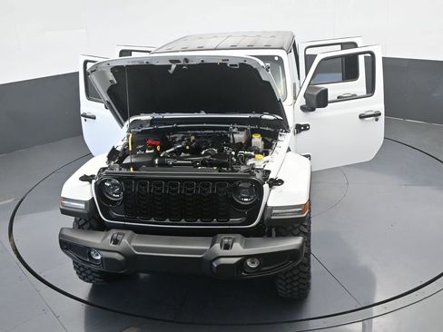 Used 2024 Jeep Gladiator Sport image 75