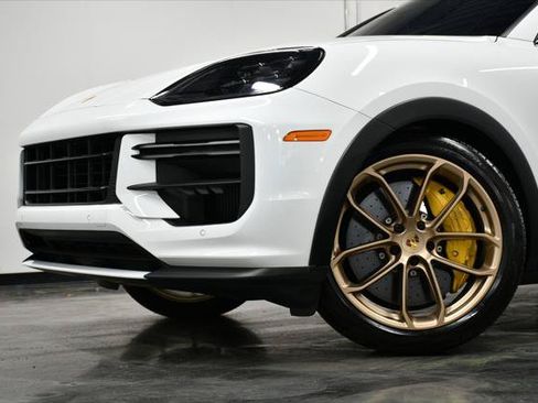Used 2024 Porsche Cayenne Turbo GT AWD/4WD image 4