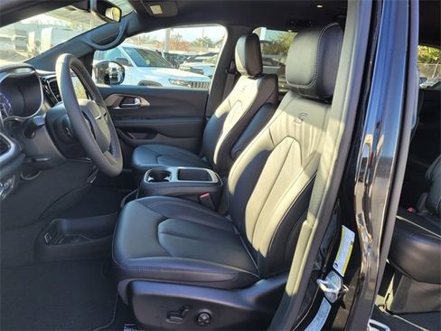 New 2026 Chrysler Pacifica Select w/ S Appearance Package image 6