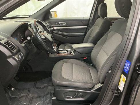Used 2018 Ford Explorer XLT image 21
